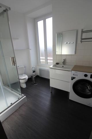 Au NORD de La ROCHE sur YON dans la commune de BELLEVILLE/VIE superbe Appartement T2 Meublé avec 1 très grande CHAMBRE