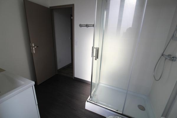 Au NORD de La ROCHE sur YON dans la commune de BELLEVILLE/VIE superbe Appartement T2 Meublé avec 1 très grande CHAMBRE