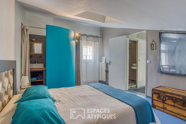 Appartement avec volumes et design sous les toits de la cité médiévale