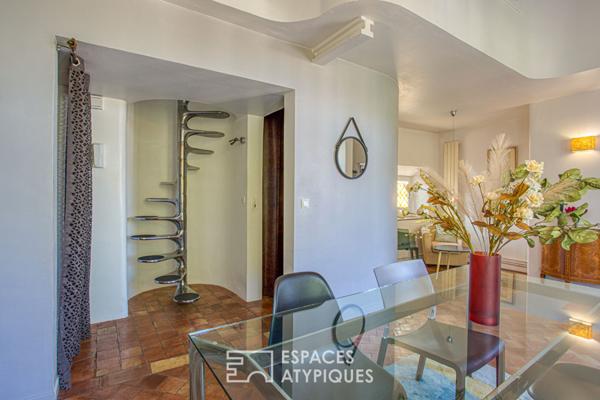Appartement avec volumes et design sous les toits de la cité médiévale