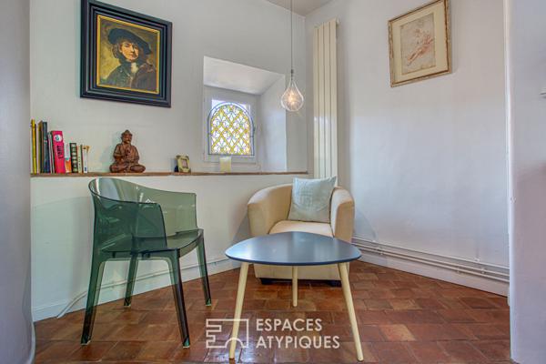 Appartement avec volumes et design sous les toits de la cité médiévale