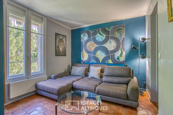 Appartement avec volumes et design sous les toits de la cité médiévale