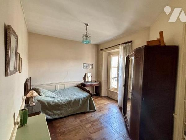 RENNES CENTRE-VILLE - APPARTEMENT TYPE 4 AU DERNIER ÉTAGE AVEC ASCENSEUR-
Venez découvrir cet ...