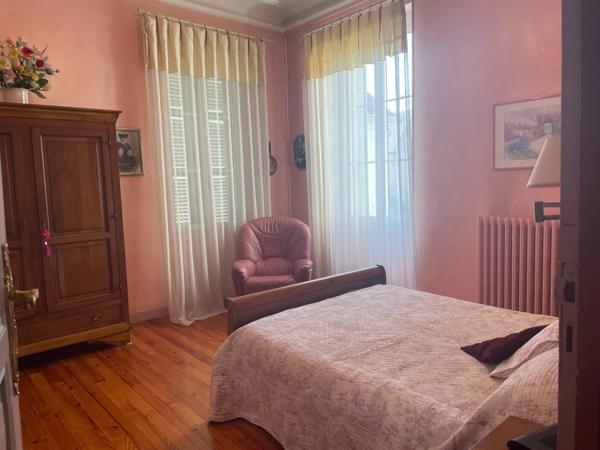 Maison de ville hyper centre Tarbes Brauhauban 5 chambres,260M2 habitables, garage, dépendances, jardin 655M2.