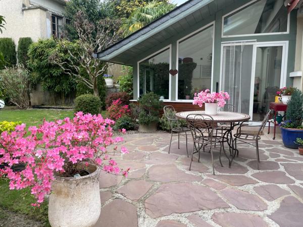 Maison de ville hyper centre Tarbes Brauhauban 5 chambres,260M2 habitables, garage, dépendances, jardin 655M2.