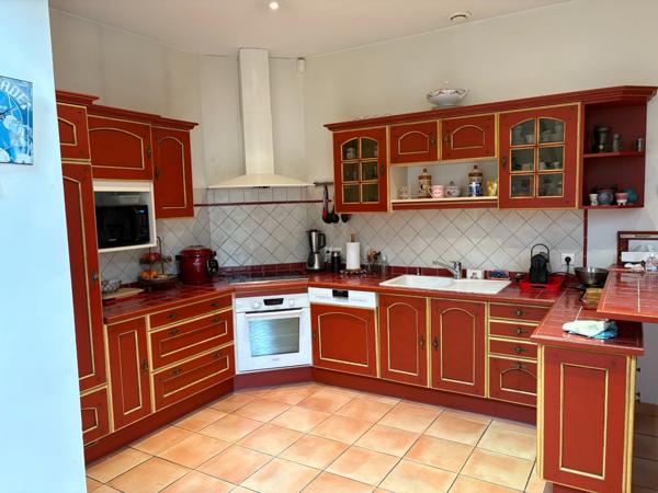 Maison de ville hyper centre Tarbes Brauhauban 5 chambres,260M2 habitables, garage, dépendances, jardin 655M2.