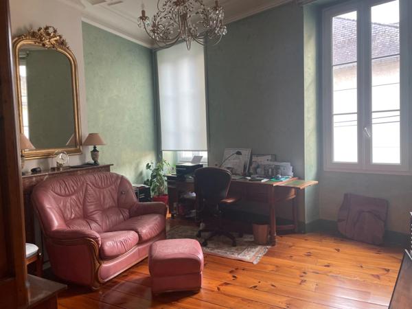 Maison de ville hyper centre Tarbes Brauhauban 5 chambres,260M2 habitables, garage, dépendances, jardin 655M2.