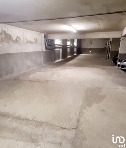 Location parking 25 m² Créteil