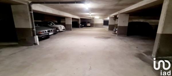 Location parking 25 m² Créteil