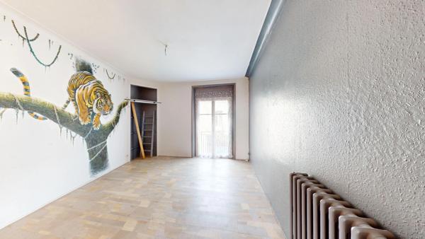 LOCAL COMMERCIAL 210 m2 + APPARTEMENT 70 m² T3 AVEC TERRASSE