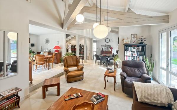 Maison à vendre    5 pièces •  Condom