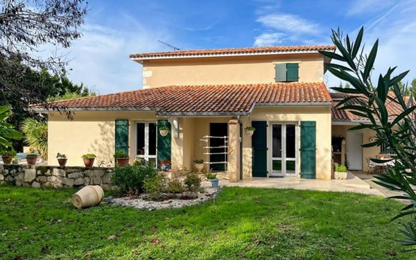 Maison à vendre    5 pièces •  Condom