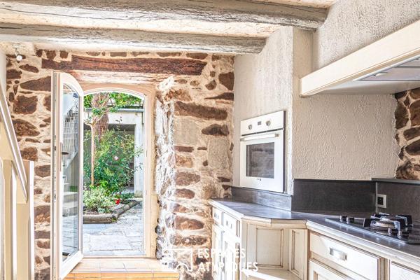 Maison de charme avec terrasse et garage