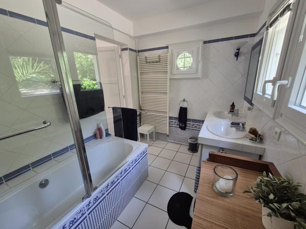 Maison 5 pièce(s) 6 chambre(s) 215 m²