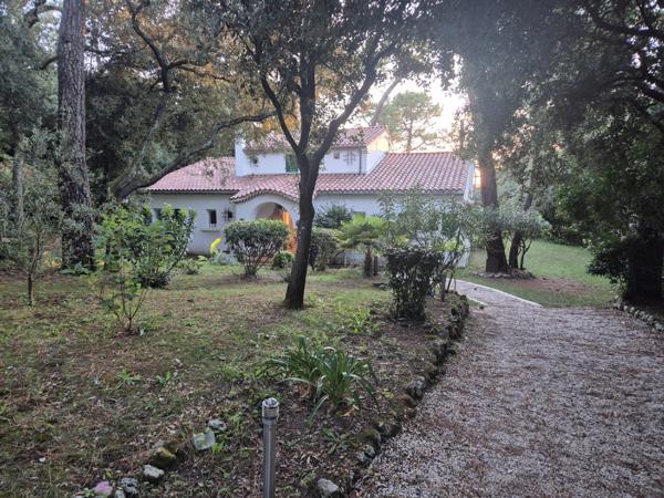 Maison 5 pièce(s) 6 chambre(s) 215 m²