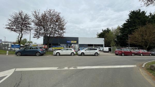 Novillers sur N1 Bâtiment commercial loué