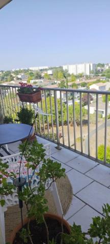 BEAU T3- BORDEAUX CAUDÉRAN – PARC DES TOURELLES – 76 m² – ÉTAGE 7/10 – 2 EXTÉRIEURS – CAVE ET PARKING