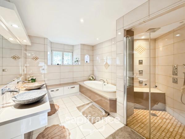 Superbe propriété à vendre 10 pièces proche de PONTIVY (56), alliant caractère et confort moderne