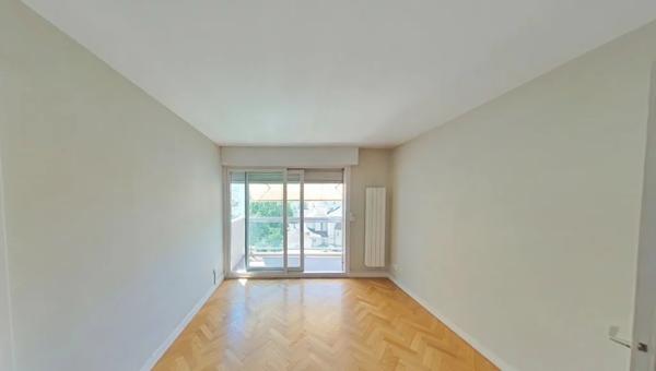 APPARTEMENT T3 A LOUER - LYON 6EME ARRONDISSEMENT Edgard Quinet 65.45 m 2 2 493,47 € charges comprises par mois