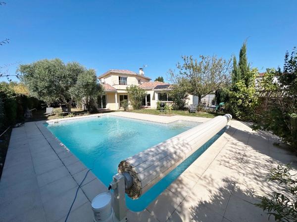 Maison 5 pièce(s) 165 m2 sur 832 m² dans une impasse