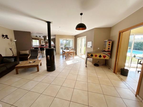 Maison 5 pièce(s) 165 m2 sur 832 m² dans une impasse