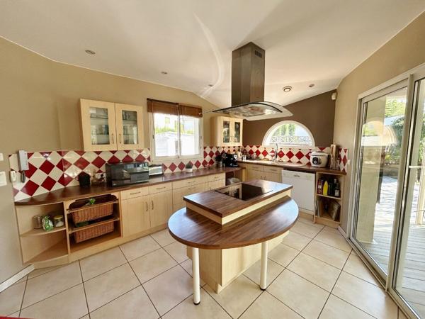 Maison 5 pièce(s) 165 m2 sur 832 m² dans une impasse