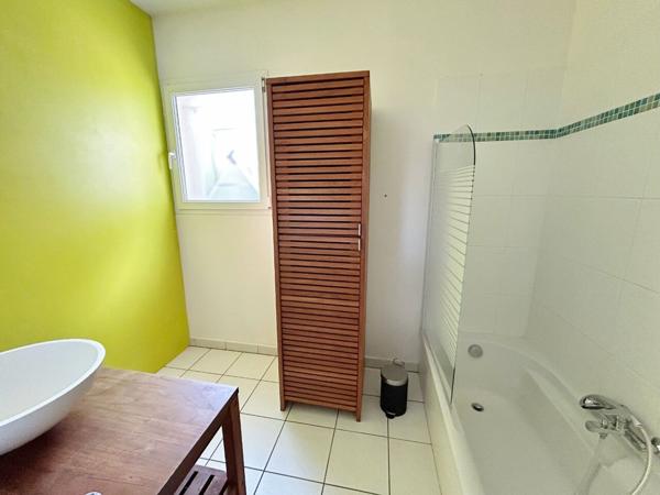 Maison 5 pièce(s) 165 m2 sur 832 m² dans une impasse