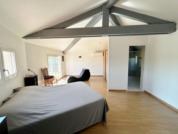 Maison 5 pièce(s) 165 m2 sur 832 m² dans une impasse