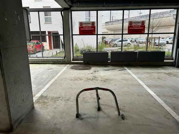 1 PLACE DE PARKING - Bas Cenon - Près de ligne A et  à 50 mètres de l'arrêt SNCF de Cenon