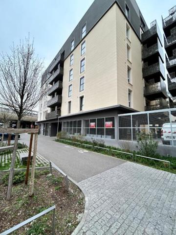 1 PLACE DE PARKING - Bas Cenon - Près de ligne A et  à 50 mètres de l'arrêt SNCF de Cenon