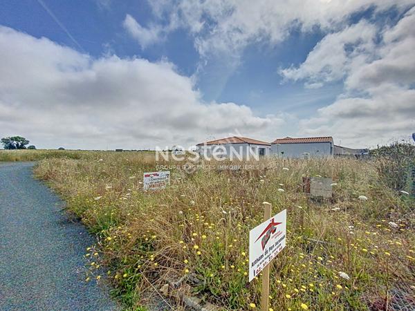 Terrain de 458 m2 dans un lotissement viabilise.