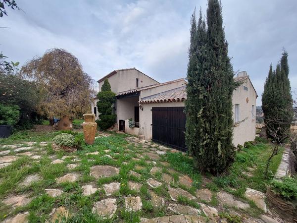 La Seyne Sur Mer/ Ollioules Villa de 5 pièces de 150 m², terrain de 1362 m2 vue mer