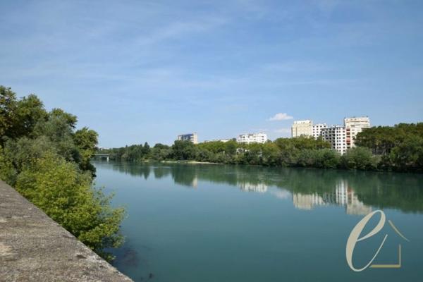 LYON 1er Quais du Rhône – Appartement T4 de 153 m² sans vis à vis avec garage