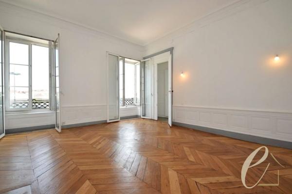 LYON 1er Quais du Rhône – Appartement T4 de 153 m² sans vis à vis avec garage