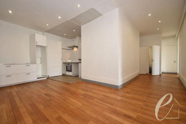 LYON 1er Quais du Rhône – Appartement T4 de 153 m² sans vis à vis avec garage