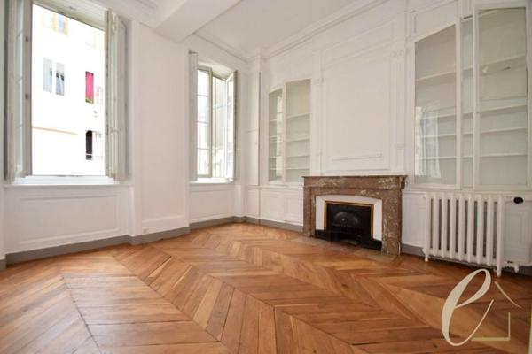 LYON 1er Quais du Rhône – Appartement T4 de 153 m² sans vis à vis avec garage