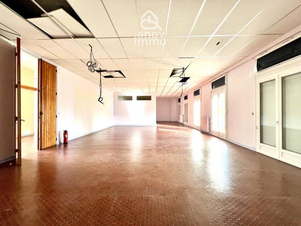 Immeuble
                                                                                                                                                
                                                                                                                                                
                                                                                                                                                
                                                    
                                                                                                                                                                                                                                                                                                                        3150  m²                                                                                                                                                                                                         1 etage(s)