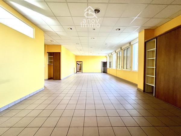 Immeuble
                                                                                                                                                
                                                                                                                                                
                                                                                                                                                
                                                    
                                                                                                                                                                                                                                                                                                                        3150  m²                                                                                                                                                                                                         1 etage(s)