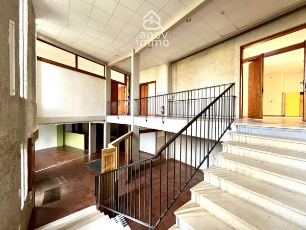 Immeuble
                                                                                                                                                
                                                                                                                                                
                                                                                                                                                
                                                    
                                                                                                                                                                                                                                                                                                                        3150  m²                                                                                                                                                                                                         1 etage(s)