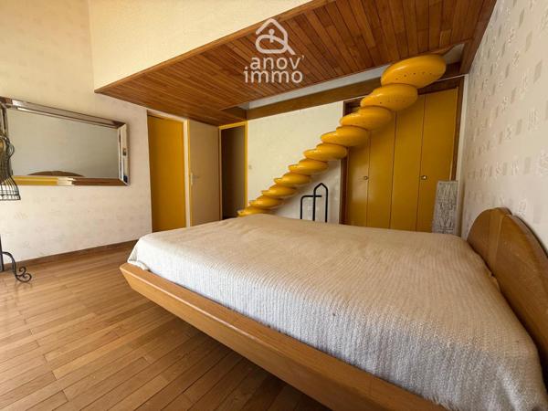 Maison
                                                                                                                                                                                                                                                                                                                        7 pièce(s)                                                                                                                                                                                                          5 chambre(s)                                                                                                                                                                                                          190  m²