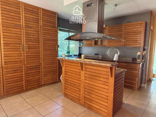 Maison
                                                                                                                                                                                                                                                                                                                        7 pièce(s)                                                                                                                                                                                                          5 chambre(s)                                                                                                                                                                                                          190  m²