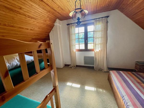 Maison
                                                                                                                                                                                                                                                                                                                        5 pièce(s)                                                                                                                                                                                                          4 chambre(s)                                                                                                                                                                                                          103  m²