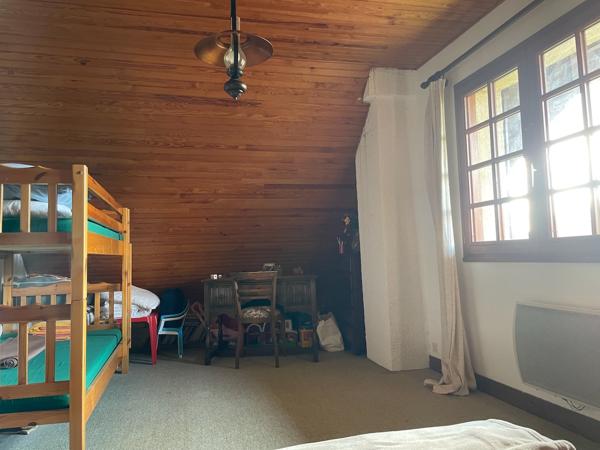 Maison
                                                                                                                                                                                                                                                                                                                        5 pièce(s)                                                                                                                                                                                                          4 chambre(s)                                                                                                                                                                                                          103  m²