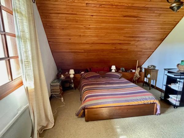 Maison
                                                                                                                                                                                                                                                                                                                        5 pièce(s)                                                                                                                                                                                                          4 chambre(s)                                                                                                                                                                                                          103  m²