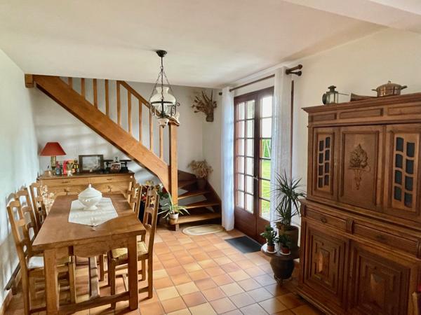 Maison
                                                                                                                                                                                                                                                                                                                        5 pièce(s)                                                                                                                                                                                                          4 chambre(s)                                                                                                                                                                                                          103  m²
