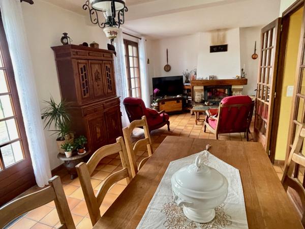 Maison
                                                                                                                                                                                                                                                                                                                        5 pièce(s)                                                                                                                                                                                                          4 chambre(s)                                                                                                                                                                                                          103  m²