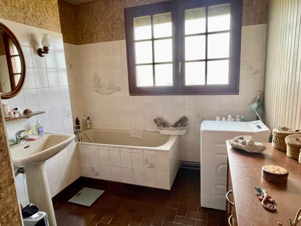 Maison
                                                                                                                                                                                                                                                                                                                        5 pièce(s)                                                                                                                                                                                                          4 chambre(s)                                                                                                                                                                                                          103  m²