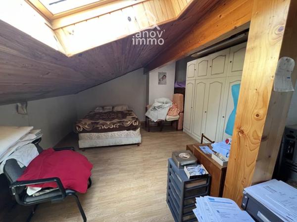 Maison
                                                                                                                                                                                                                                                                                                                        8 pièce(s)                                                                                                                                                                                                          6 chambre(s)                                                                                                                                                                                                          270  m²