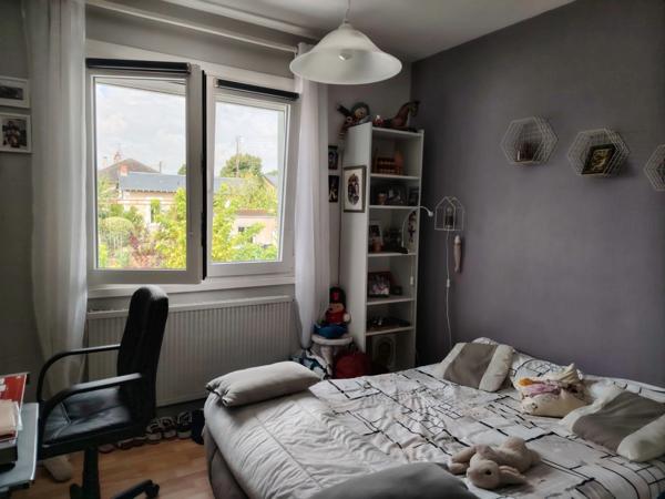 A vendre Jolie Maison de 113 m² sur un Terrain de 840 m² secteur calme et proche du centre ville Poitiers.