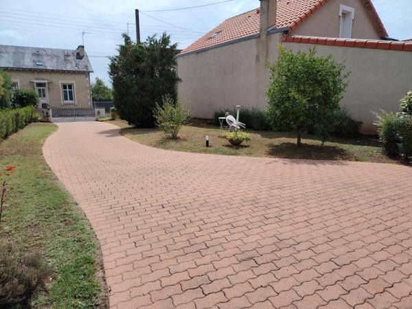 A vendre Jolie Maison de 113 m² sur un Terrain de 840 m² secteur calme et proche du centre ville Poitiers.